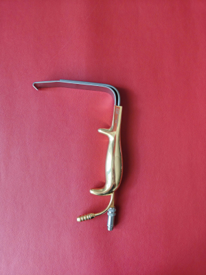 Banh vén ngực Tebbetts Dài 22cm đầu dài 12,5cm Dài cong 3,7cm rộng cong 2,2cm rộng thẳng 2,5cm